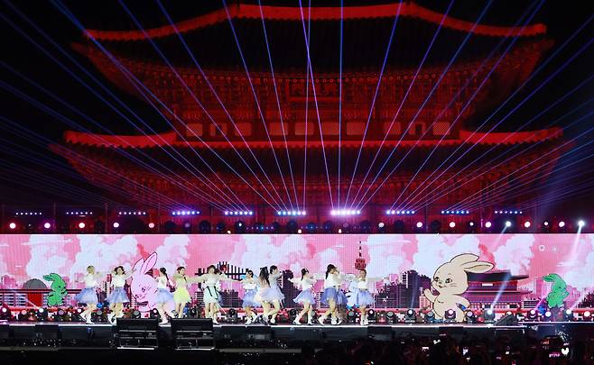 NewJeans performs at "Korea On Stage" event held at Gyeongbokgung in central Seoul on Tuesday. (Yonhap)