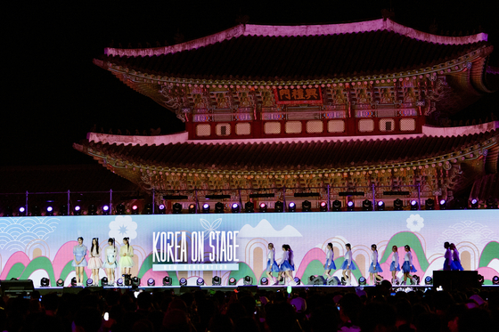 NewJeans on stage at the “2024 Korea On Stage — New Generation" event at Gyeongbok Palace's Geunjeongjeon on Tuesday. [DANIELA GONZALEZ PEREZ]