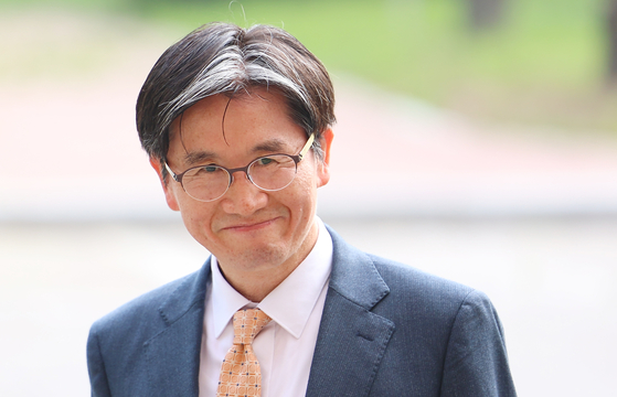 Oh Dong-woon, the new chief of the Corruption Investigation Office for High-ranking Officials (CIO) heads to Government Complex Gwacheon in Gyeonggi on Wednesday. [YONHAP]