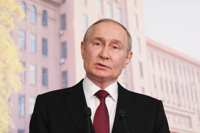 블라디미르 푸틴 러시아 대통령이 지난 17일(현지시간) 국빈방문한 중국 하얼빈에서 기자들의 질문에 답하고 있다. 타스연합뉴스