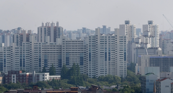 1기 신도시 정비 선도지구 선정계획을 발표한 22일 오후 경기 성남시 분당구에 아파트들이 밀집해 있다. 2024.5.22. 뉴스1