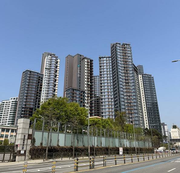 래미안 원펜타스 공사 현장. /신미진 기자