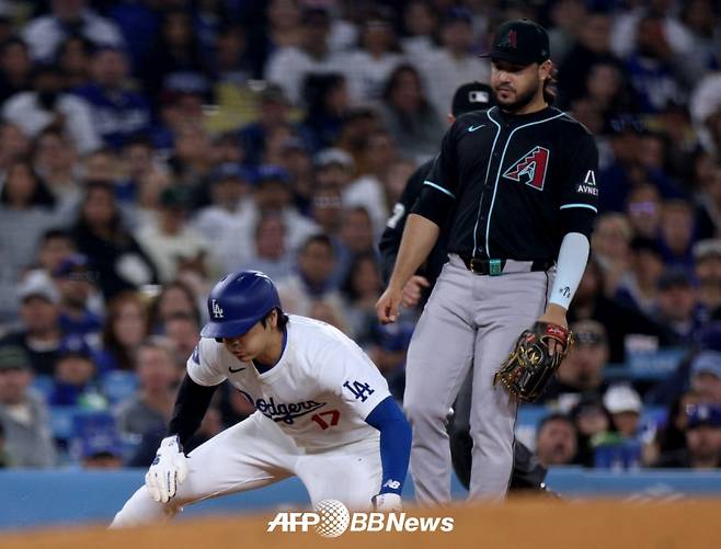 LA 다저스 오타니 쇼헤이(왼쪽)의 22일(한국 시간) 경기 모습. /AFPBBNews=뉴스1
