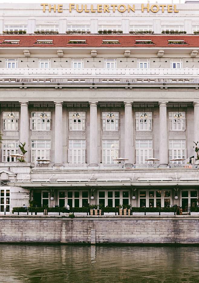 더 풀러턴 호텔의 고풍스러운 외관