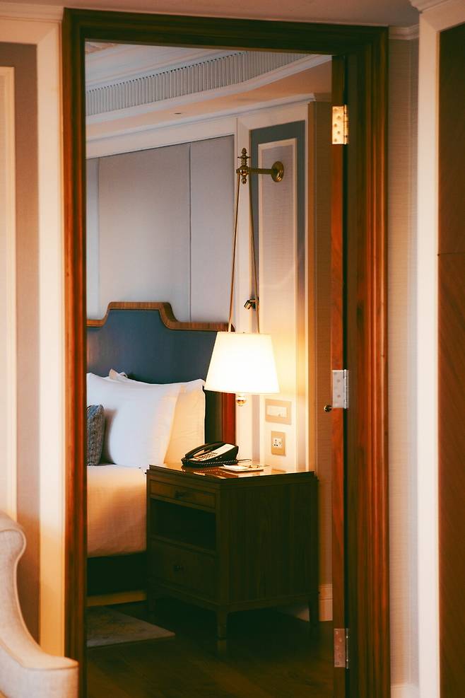 클래식한 멋이 돋보이는 더 풀러턴 호텔의 객실