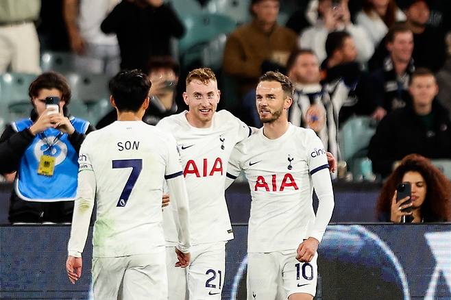 2023~2024시즌을 마무리한 손흥민. 손흥민은 토트넘과 뉴캐슬의 포스트시즌 친선경기에서 선발로 출전해 61분을 소화했다. 토트넘과 뉴캐슬은 정규 시간 안에 승부를 가리지 못해 승부차기를 진행했다. 토트넘은 승부차기에서 패배했다. 손흥민은 토트넘에서 가장 위협적인 플레이로 좋은 평가를 받았다. <저작권자(c) 연합뉴스, 무단 전재-재배포, AI 학습 및 활용 금지>