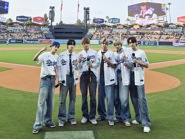 라이즈가 미국 메이저리그 LA다저스의 '한국 문화유산의 밤'에서 멋진 공연을 선사했다. /SM엔터
