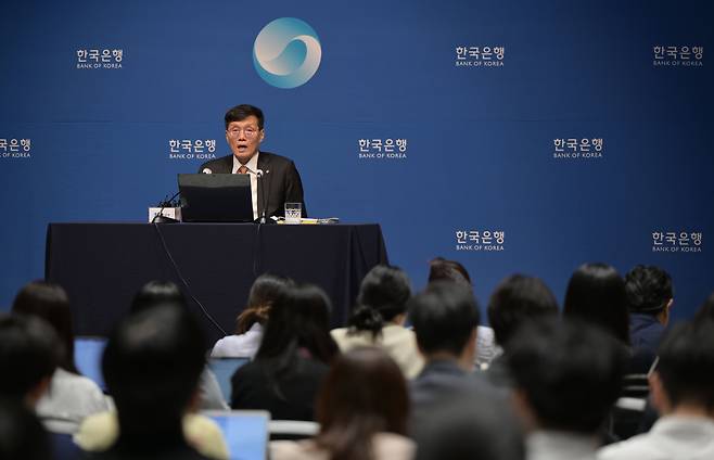 이창용 한국은행 총재가 23일 서울 중구 한국은행 본부에서 열린 통화정책방향 기자간담회에서 발언하고 있다. /뉴스1