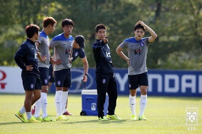 2014 인천 아시안게임에서 U-23 대표팀 코치를 맡았던 최문식 위원. 사진=대한축구협회