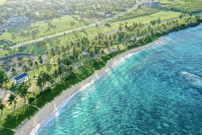 캠핑도 할 수 있는 티니안 존스비치는 중심가인 산호세 읍내 바로앞 휴양해변이다.