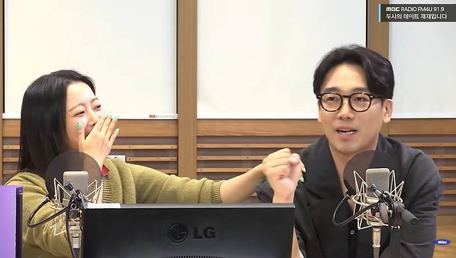 왼쪽부터 김희선 김남희 (사진=MBC FM4U ‘두시의 데이트 재재입니다’ 캡처)