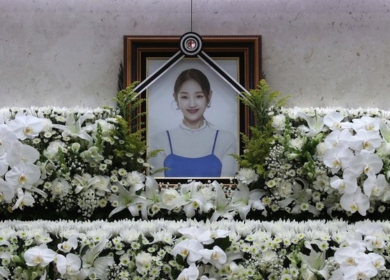 지난달 15일 서울 송파구 서울아산병원 장례식장에 마련된 가수 고 박보람의 빈소에 고인의 영정사진이 놓여 있다. 뉴스1