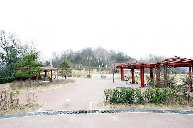 남산공원 벤치, 상주시 제공.