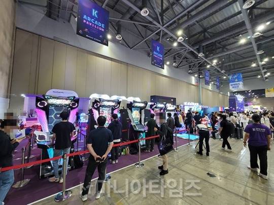 제일 인기가 많았던 '아케이드 게임존'. 사진 : 이동근 기자