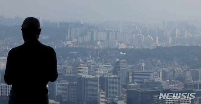 [서울=뉴시스] 김금보 기자 = 21일 서울 중구 남산에서 바라본 서울시내 아파트. 2024.05.01. kgb@newsis.com