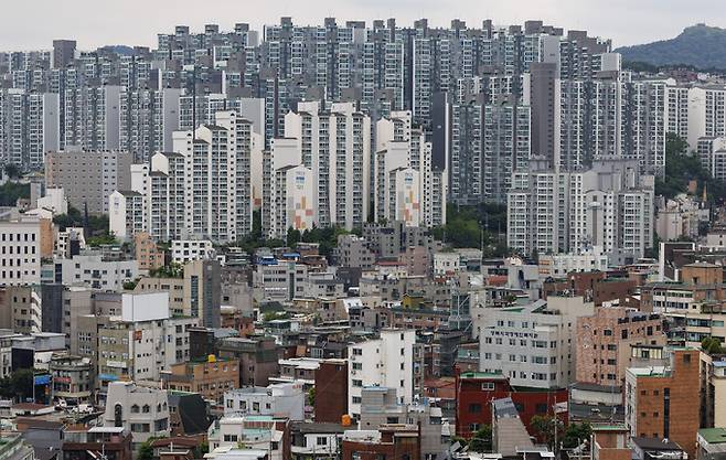 지난 20일 서울 성북구 동선동 일대 아파트와 다세대,빌라들이 밀집한 주택가의 모습. 연합뉴스