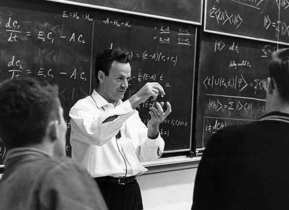 아인슈타인 이후 최고의 천재로 불리며 노벨물리학상까지 수상한 미국 물리학자 리처드 파인먼은 수학 공식에서 색깔을 느끼는 공감각자였다. 수학 공식의 X에서 갈색을, J에서는 황갈색, N에서는 보라색을 느꼈다고 한다. 미국 캘리포니아공과대(칼텍) 제공