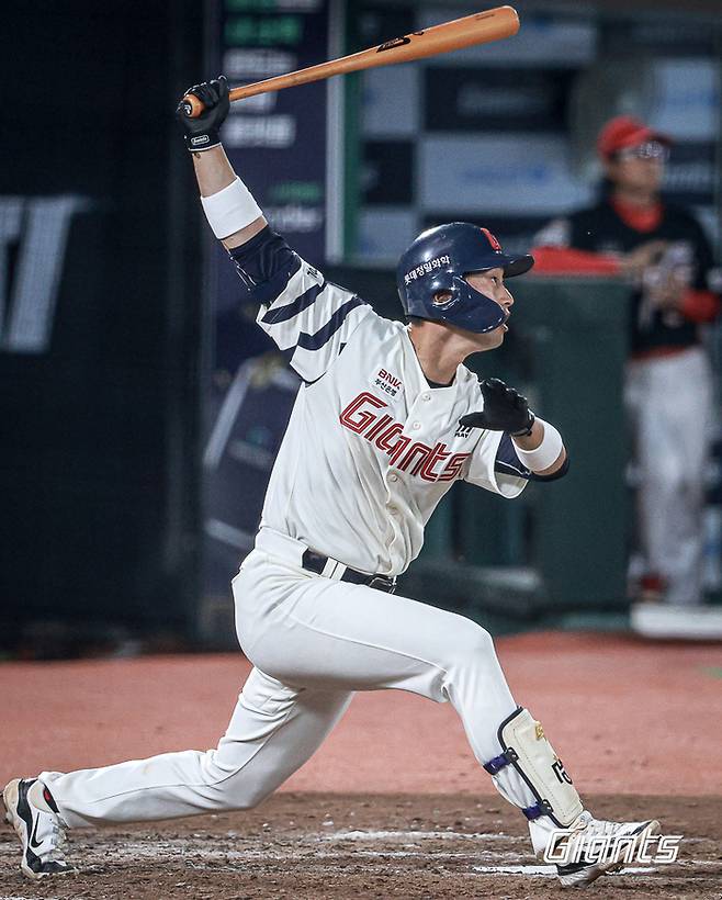 지난 23일 사직 KIA전에서 타격하는 롯데 이학주. 롯데 자이언츠 제공