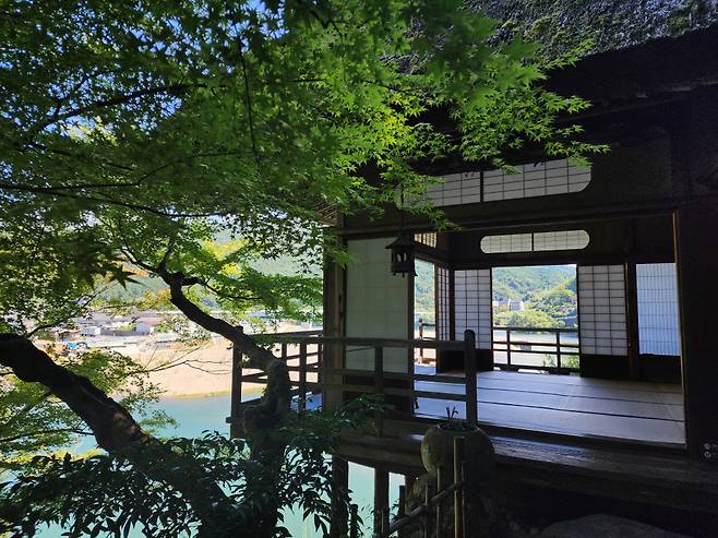 보기만 해도 시원한 후로안 다실 전경