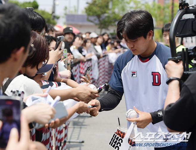 광주까지 찾아온 팬들을 향한 감사의 팬서비스