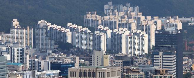 재건축보다 진입이 쉽고 사업 속도가 빠르다는 점에서 각광받던 리모델링이 정부의 연이은 규제 완화에 애물단지로 전락했다. 그동안 리모델링을 추진하던 전국 다수의 조합들은 재건축과의 갈림길에 멈춰선 채 혼란을 겪고 있다. /사진=뉴시스