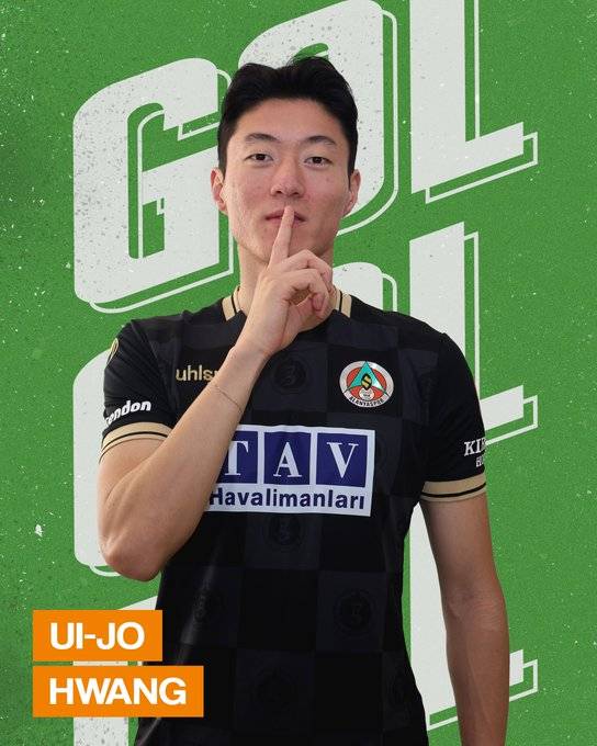 ▲ 25일(한국시간) 튀르키예 알란야&nbsp;바체셰히르 오쿨라르 스타디움에서 열린 2023-24시즌 튀르키예 수페르리그 최종전&nbsp;안탈리아스포르와 경기에 선발 출전해&nbsp;선제골이자 튀르키예 무대 데뷔골을 넣었다. 황의조의 골은 전반 3분 만에 나왔다. 페널티박스 안으로 침투한 에두아르도가 문전으로 건넨 공을 황의조가 달려들어&nbsp;오른발로 마무리했다. 황의조는 이날 득점으로 알란야스포르에서 이번 시즌을 8경기 1골로 마무리했다. 8경기중 2경기에 선발로 출전했다. ⓒ알란야스포르 SNS