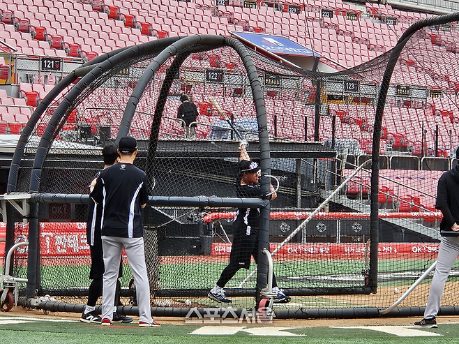 안현민이 26일 케이티위즈파크에서 타격훈련을 하고 있다. 수원 | 황혜정 기자 et16@sportsseoul.com