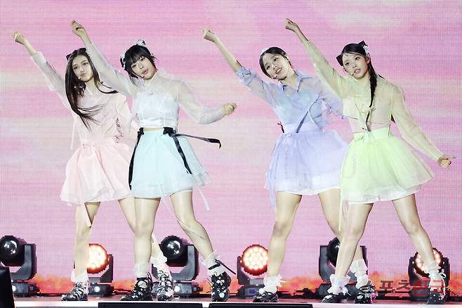 '코리아 온 스테이지' 무대에 오른 그룹 뉴진스. ⓒ이혜영 기자 lhy@hankooki.com