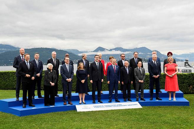 지난 24일 이탈리아 북부 스트레사에서 열린 주요 7개국(G7) 재무장관 회의에 참석한 재무장관들과 중앙은행 총재들. 로이터 연합뉴스