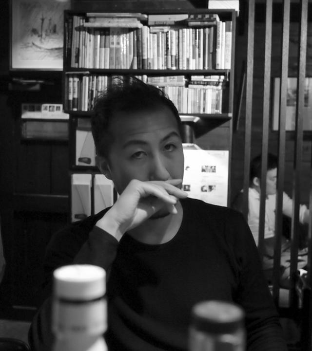 일본 부동산 사기 사건을 다룬 장편 소설 '도쿄 사기꾼들'의 작가 신조 고. 북스피어 제공