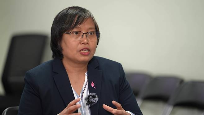 20일 서울 여의도 국회의원회관에서 KBS와 인터뷰 중인 진 마 아웅 미얀마국민통합정부(NUG) 외교장관.