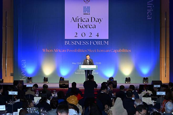 South Korean Trade Minister Cheong In-kyo delivers his congratulatory speech at the Korea-Africa Day 2024 Business Forum held at the Swiss Grand Hotel in Seoul on Thursday. (Lee Sang-sub / The Korea Herald)
