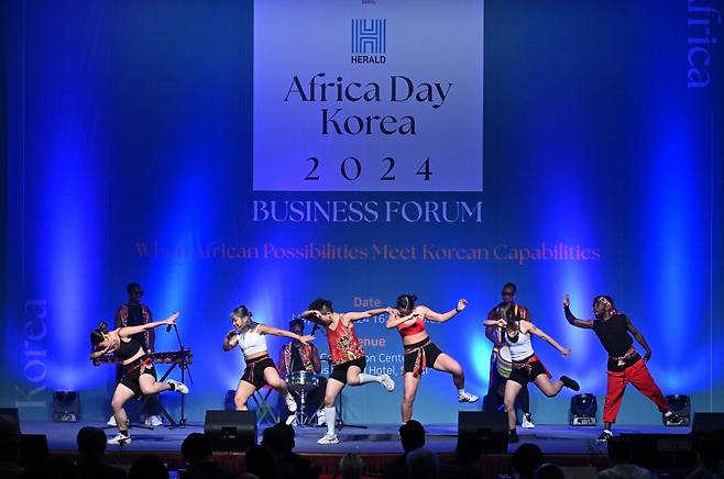 A performance by the African Dance Company Tagg graces the second session of "Africa Day 2024 Korea," commemorating Africa Day, held on Thursday. (Im Se-jun/The Korea Herald)