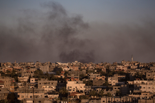 이스라엘의 공습을 받은 가자지구 최남단 라파. EPA연합뉴스