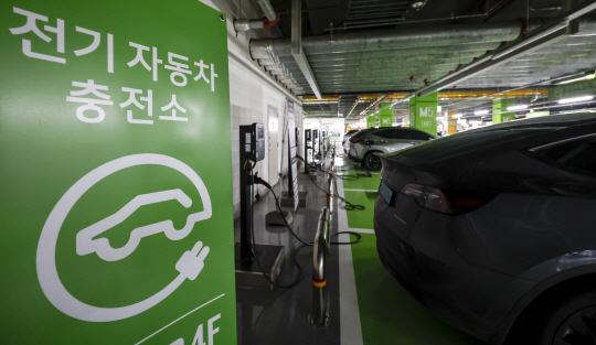서울 시내의 전기자동차 충전소. 뉴시스