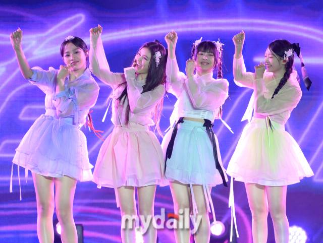 지난 21일 서울 종로구 경복궁 흥례문 특설무대에서 진행된 '2024 코리아 온 스테이지-뉴 제너레이션' 공연. 뉴진스