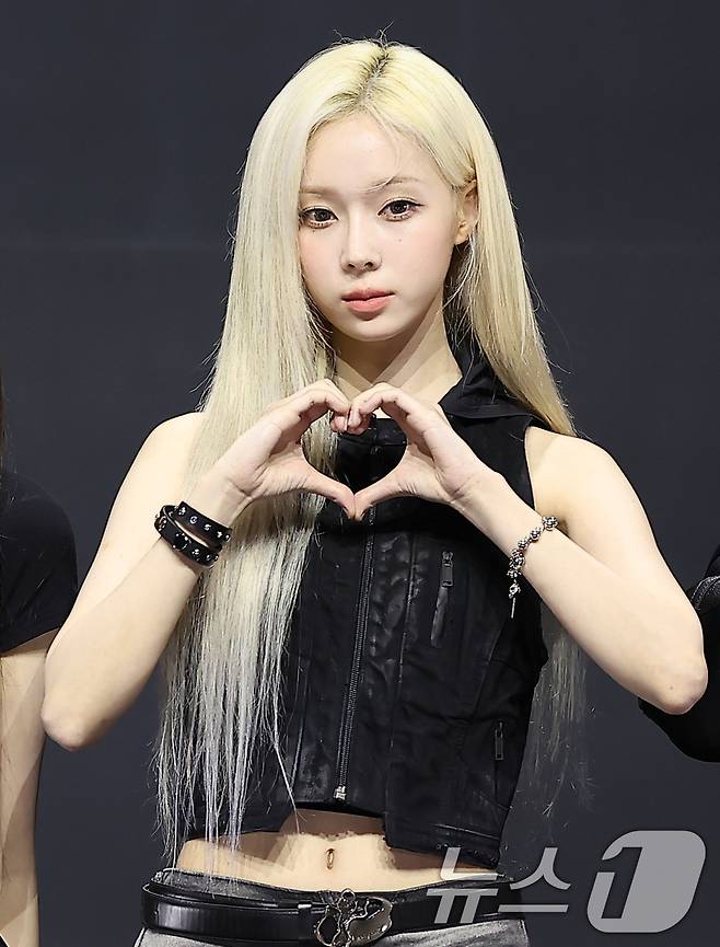 걸그룹 에스파의 윈터가 27일 오후 서울 용산구 한남동 블루스퀘어 마스터카드홀에서 열린 첫 정규 앨범 ‘Armageddon’(아마겟돈) 발매 기념 쇼케이스에서 포즈를 취하고 있다. 2024.5.27/뉴스1 ⓒ News1 김진환 기자