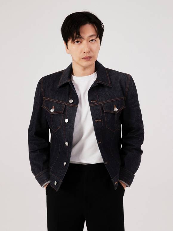 배우 이동휘가 최근 서울 삼청동의 한 카페에서 <더팩트>와 만나 MBC 금토드라마 '수사반장 1958' 종영 인터뷰를 진행했다. /컴퍼니온