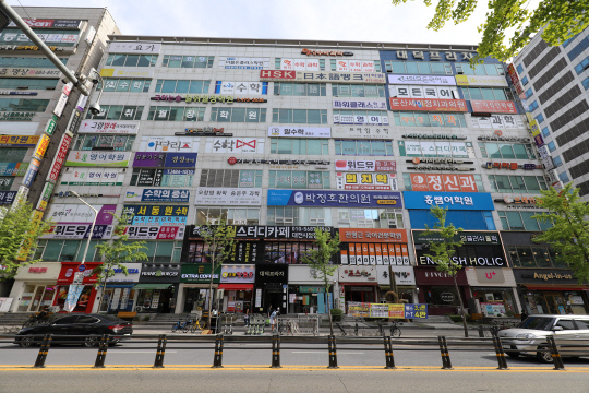 27일 대전 서구 둔산동의 한 학원가. 김영태 기자