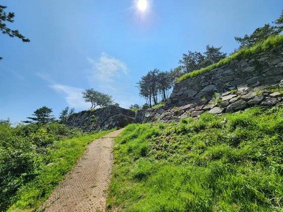 특별한 관광콘텐트가 없지만, 일본인들이 꾸준히 찾는 서생포왜성. 사진 김윤호 기자