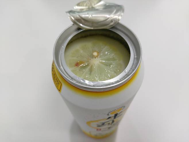 CU 차별화상품인 '생레몬 하이볼'. 김희량 기자