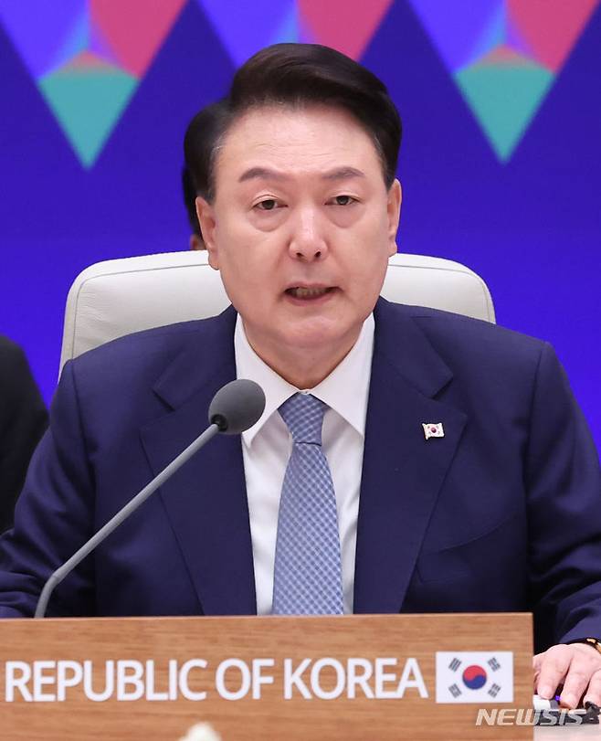 [서울=뉴시스] 조수정 기자 = 윤석열 대통령이 27일 청와대 영빈관에서 열린 기시다 후미오 일본 총리, 리창 중국 국무원 총리와의 제9차 한일중 정상회의에서 발언하고 있다. 2024.05.27. chocrystal@newsis.com