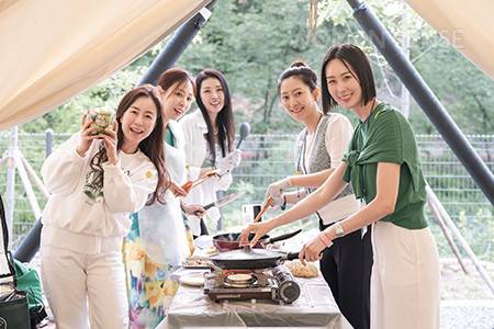 조별로 요리 경연 대회에 참가 중!