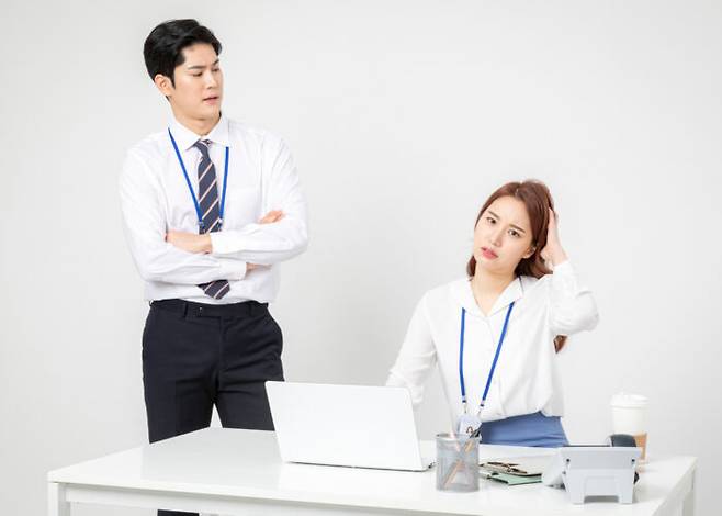 스트레스를 과장해서 떠벌리면 동료나 회사 전체에 악영향을 미친다. [사진=클립아트코리아]