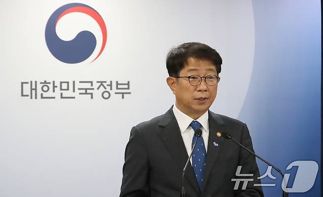 박상우 국토교통부 장관이 28일 서울 종로구 정부서울청사 브리핑실에서 전세사기피해자법 개정안(전세사기특별법) 국회 본회의 가결 관련 정부 입장을 발표하고 있다. 2024.5.28/뉴스1 ⓒ News1 임세영 기자