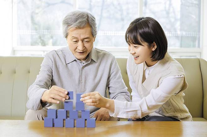 뇌 노화. /클립아트코리아