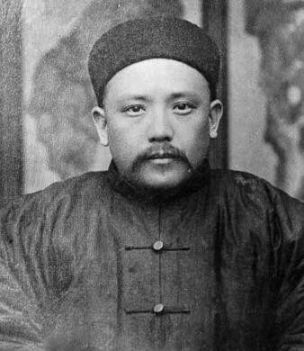 위안스카이(원세개·1859~1916)는 1885년 11월 불과 27살의 나이에 주차조선통리교섭통상사의에 임명돼 조선에 대한 노골적인 내정간섭을 이어갔다. 고종의 대러시아 접근을 확인한 1886년 8월엔 리훙장(이홍장)에게 “이 혼군을 폐위해야 한다”고 건의하기도 했다. 한겨레 자료사진