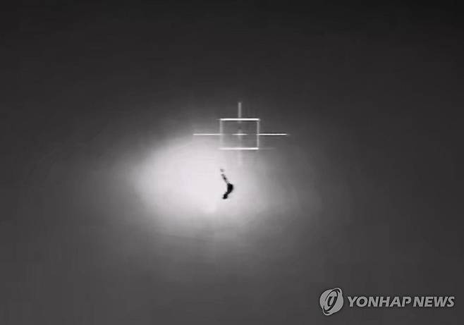 북한 군사정찰위성 발사 실패 (서울=연합뉴스) 북한이 한중일 정상회의가 열린 27일 밤 군사정찰위성 추가 발사를 감행했지만 실패했다. 사진은 합참이 28일 공개한 서북도서 지역의 우리 경비함정의 감시장비로 촬영한 북한 주장 군사정찰위성 폭발 영상 캡처. 2024.5.28 [합참 제공. 재판매 및 DB금지] photo@yna.co.kr
