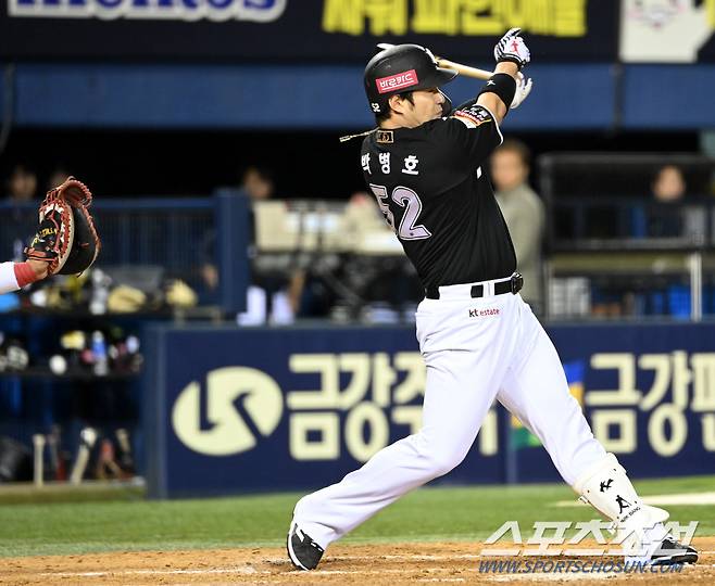 10일 잠실야구장에서 열린 KT와 두산의 경기, 김택연의 투구에 삼진을 당하는 박병호. 잠실=허상욱 기자wook@sportschosun.com/2024.05.10/