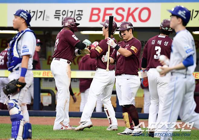 29일 대구 삼성라이온즈파크에서 열린 삼성과 키움의 경기. 3회 3점 홈런을 날린 키움 이주형. 대구=송정헌 기자songs@sportschosun.com/2024.05.29/